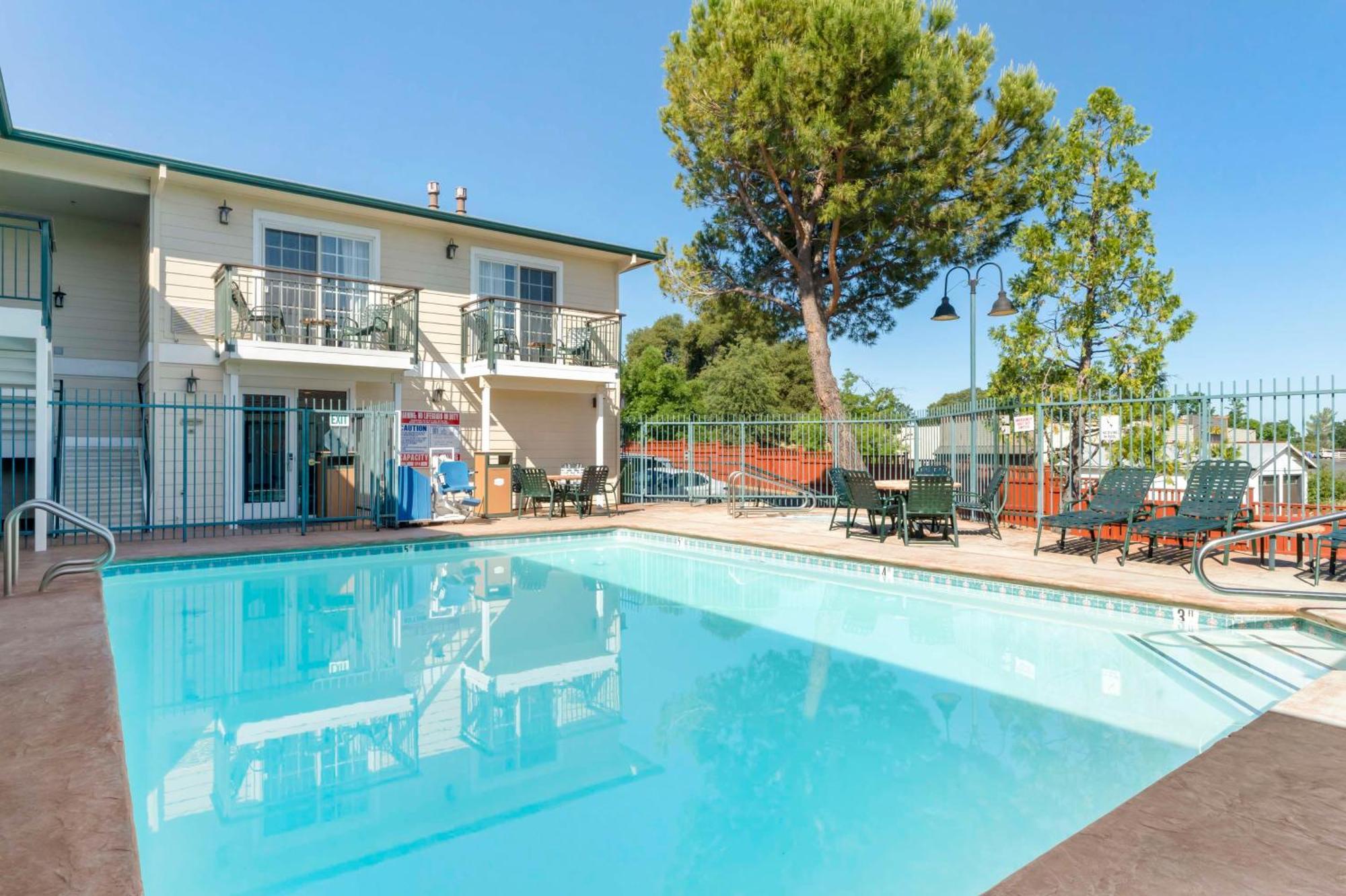 Best Western Cedar Inn & Suites Angels Camp Exterior photo
